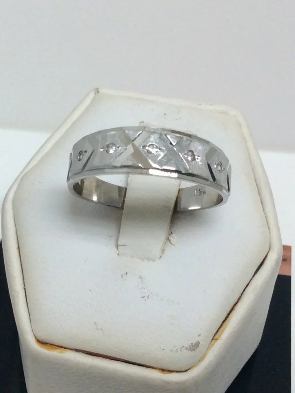 18K White Real Solid Gold Diamond Lady Ring Band Size 8.50    2.90gr